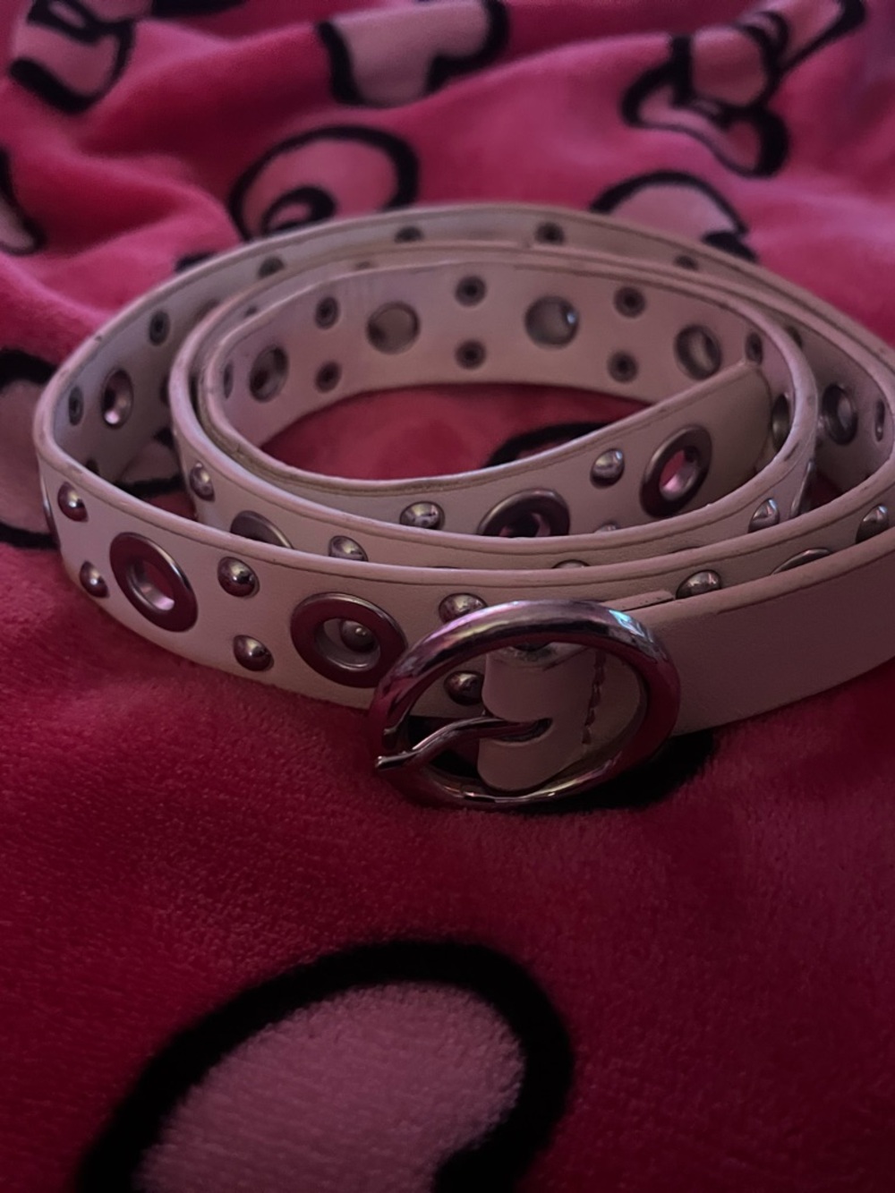 White Grommet Detail Women’s Belt